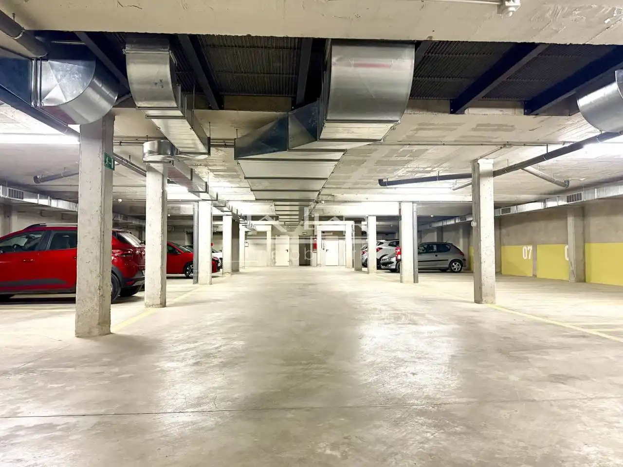 Parking de Piso de alquiler en Vic con Aire acondicionado, Calefacción y Jardín privado