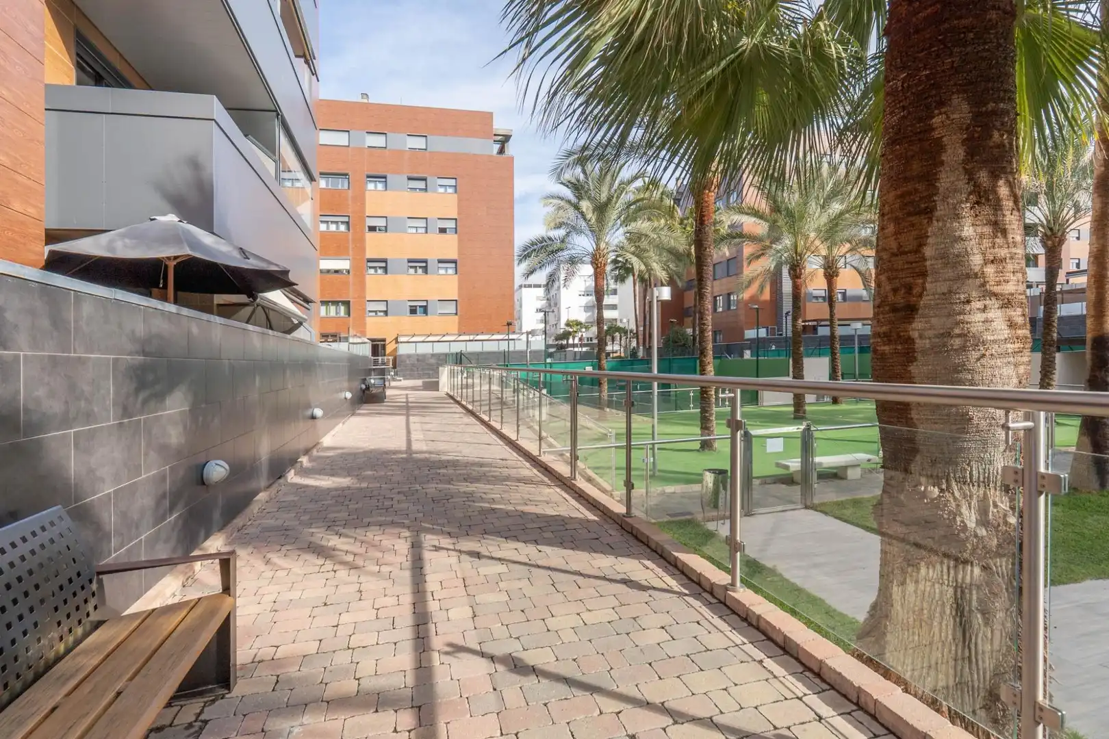 Terrasse von Wohnung zum Verkauf in Granada mit Heizung, Privatgarten und Balkon