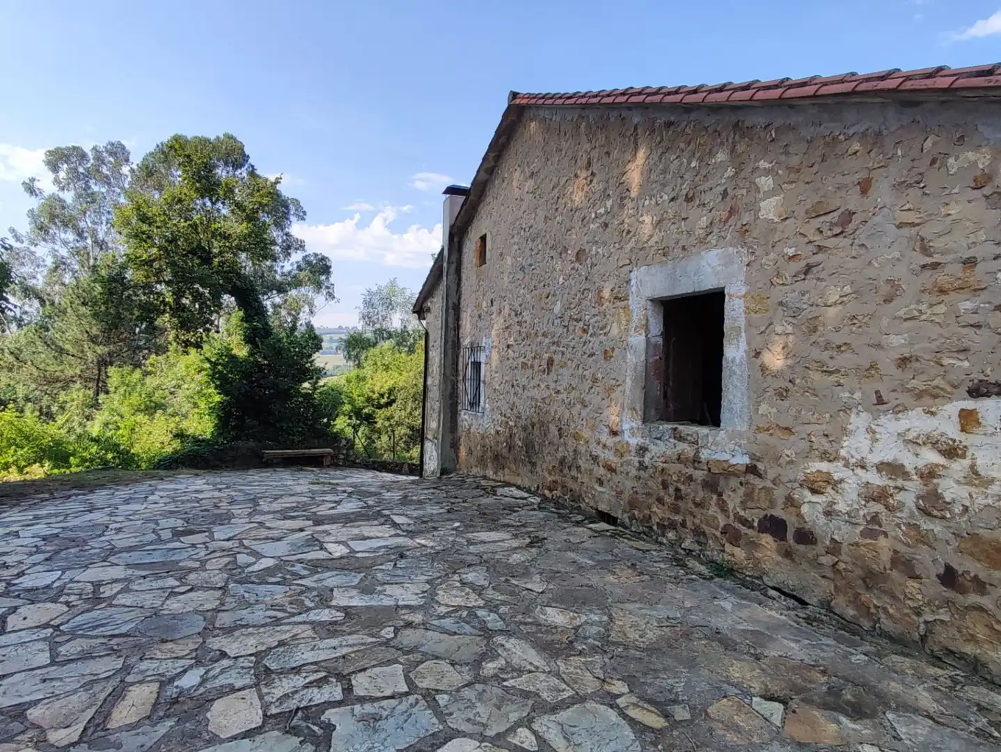 Vista exterior de Casa adosada en venda en Corvera de Toranzo amb Calefacció, Jardí privat i Parquet