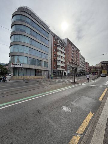 Local comercial en Venta en Autonomia Kalea en Ametzola