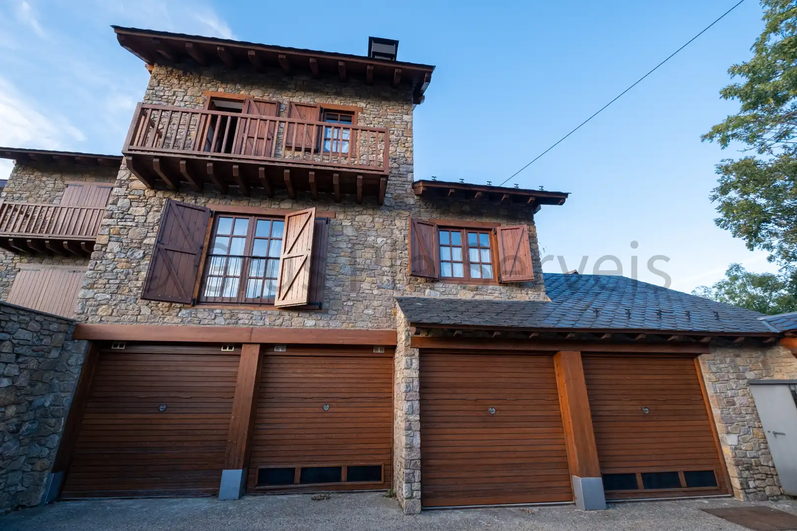 Vista exterior de Casa adosada en venta en Urús con Calefacción, Parquet y Amueblado