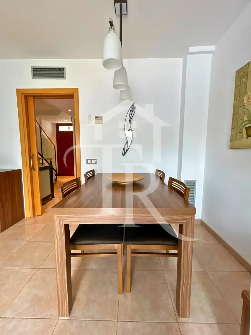 Menjador de Casa adosada en venda en Roda de Berà amb Aire condicionat, Calefacció i Jardí privat