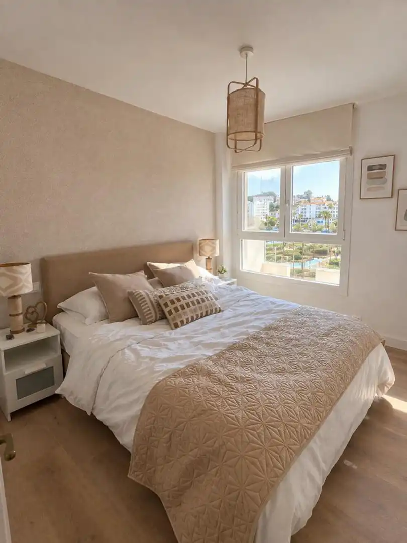 Bedroom of Apartments for rent in Nueva Andalucía