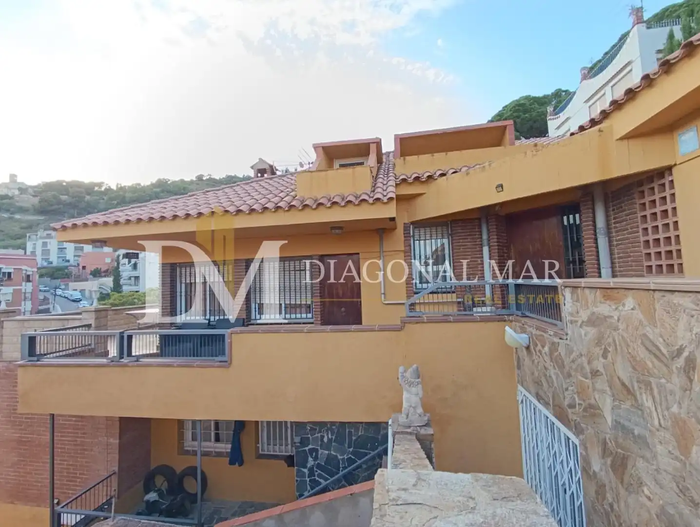 Vista exterior de Casa o xalet en venda en Barcelona amb Aire condicionat, Calefacció i Terrassa
