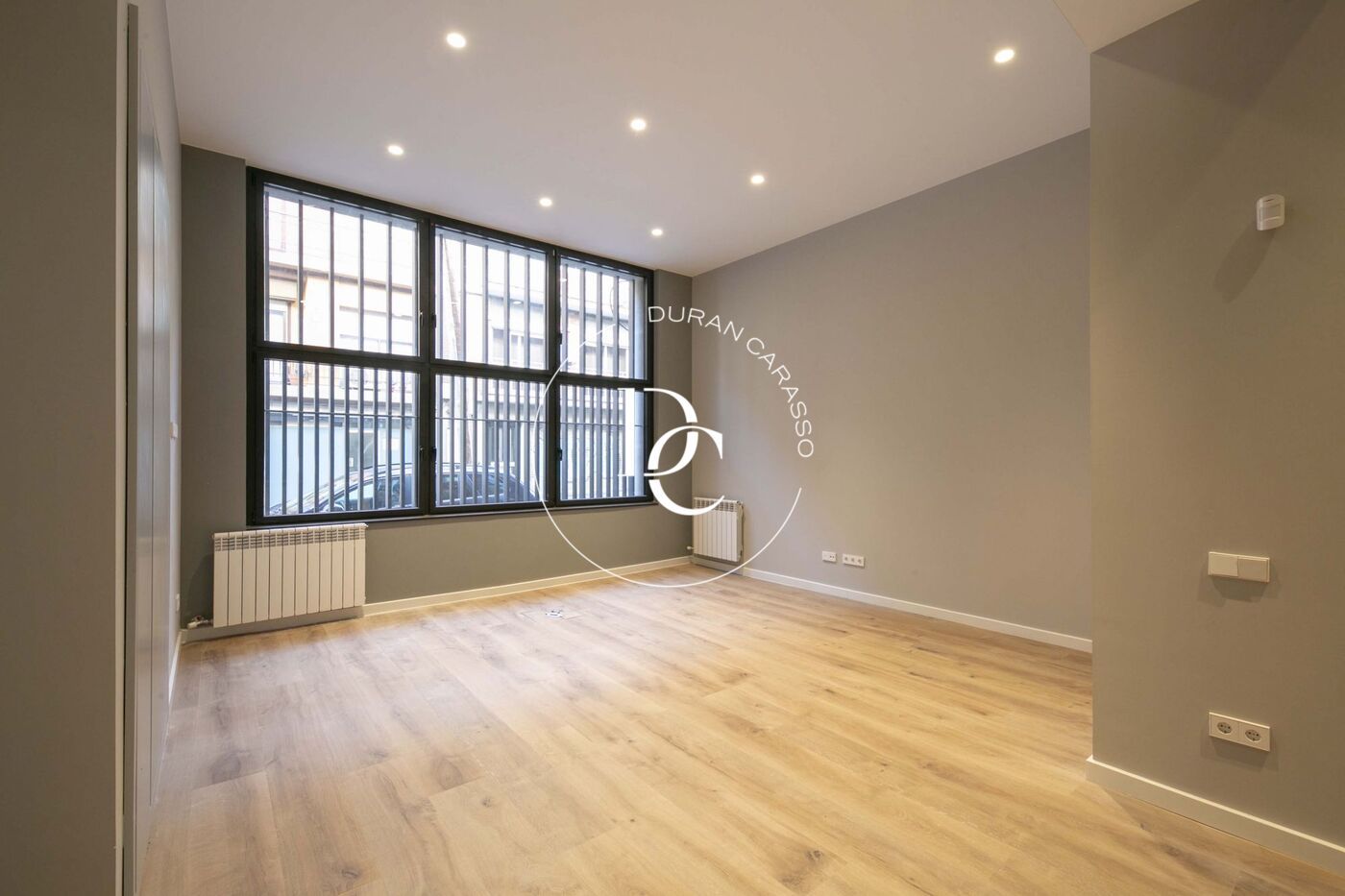 Duplex for sale in  Barcelona Capital  with Heating, Storage room and Alarm