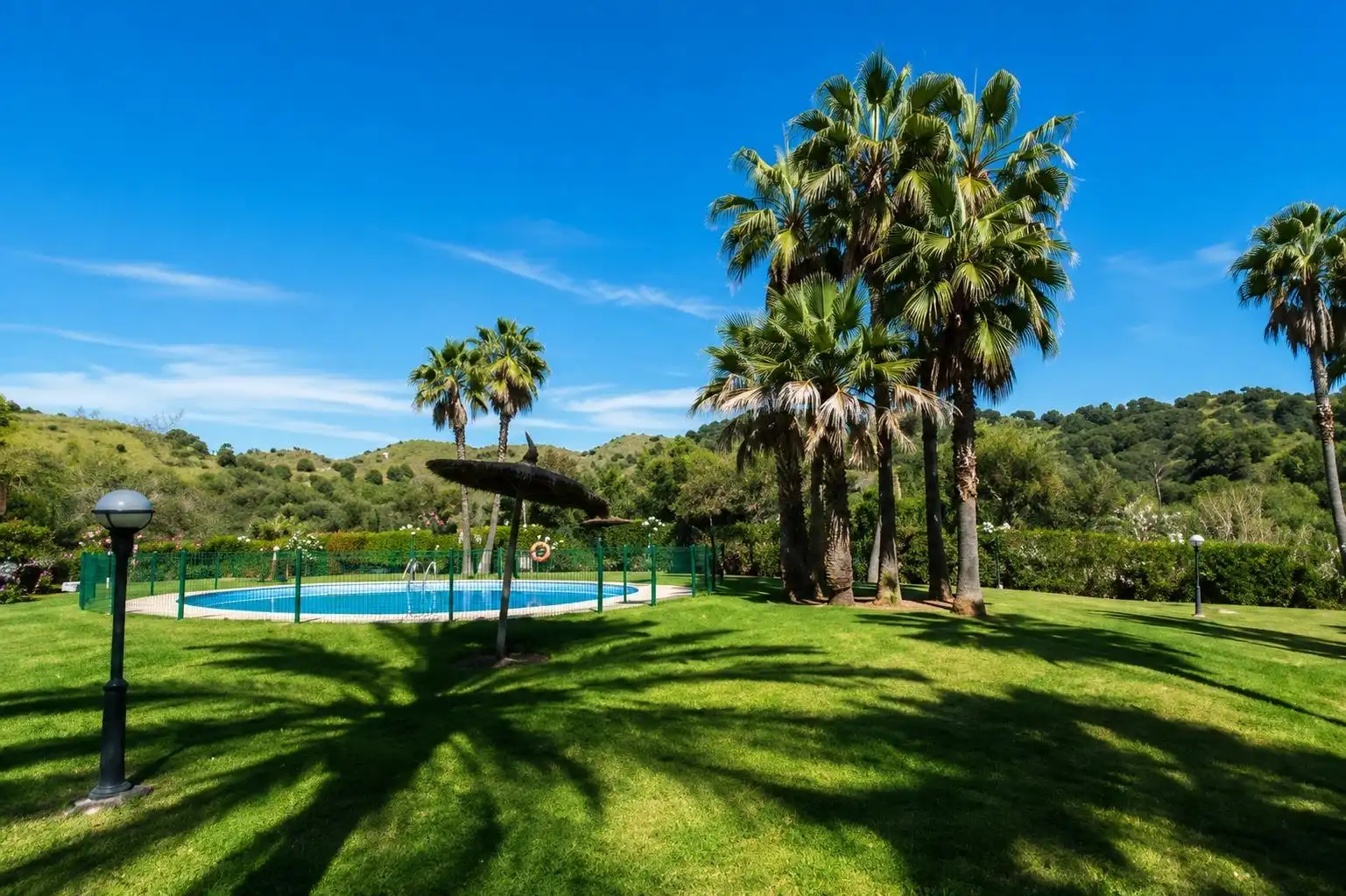 Jardín de Ático en venta en Marbella con Aire acondicionado, Calefacción y Jardín privado