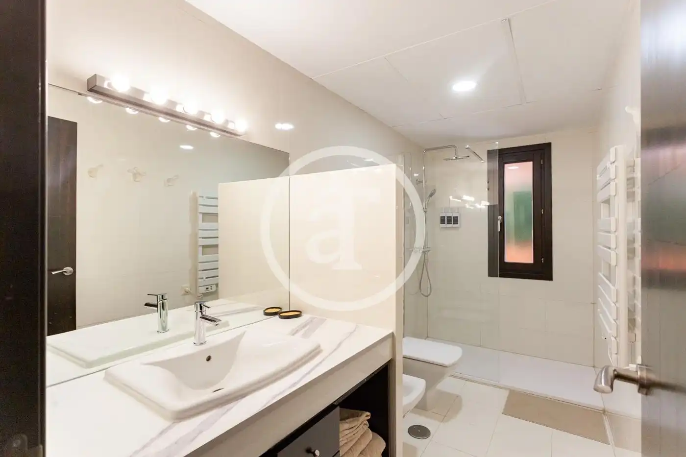 Bathroom of Duplexes for rent in Madrid  with Air Conditioner, Heating and Furnished
