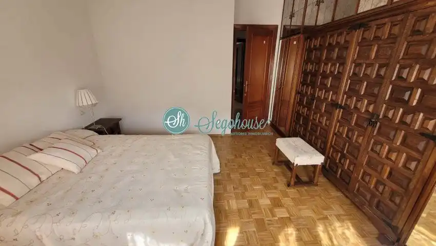 Bedroom of Flat for sale in Segovia  with Heating, Parquet flooring and Terrace