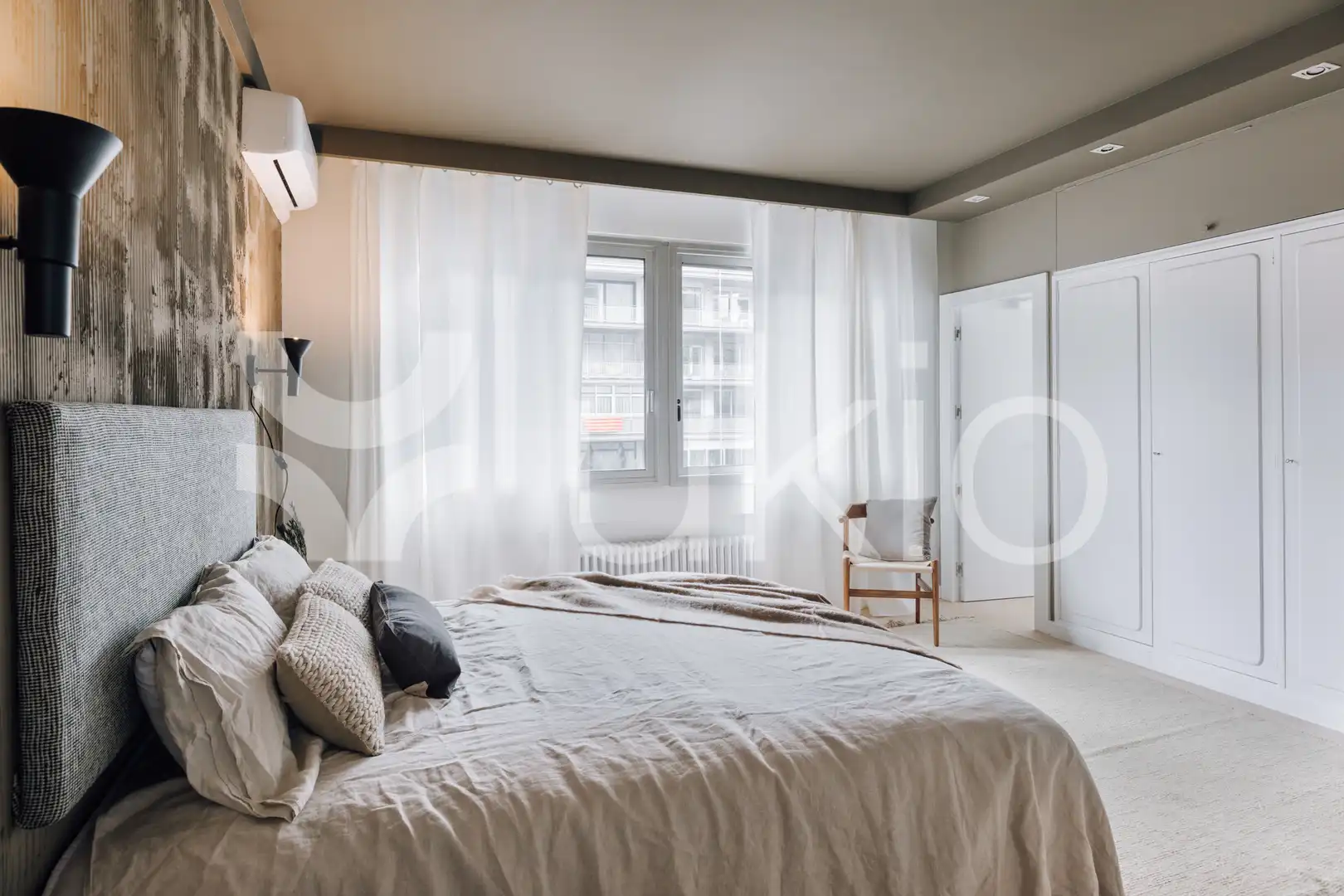 Dormitori de Apartament de lloguer en Barcelona amb Aire condicionat, Calefacció i Moblat
