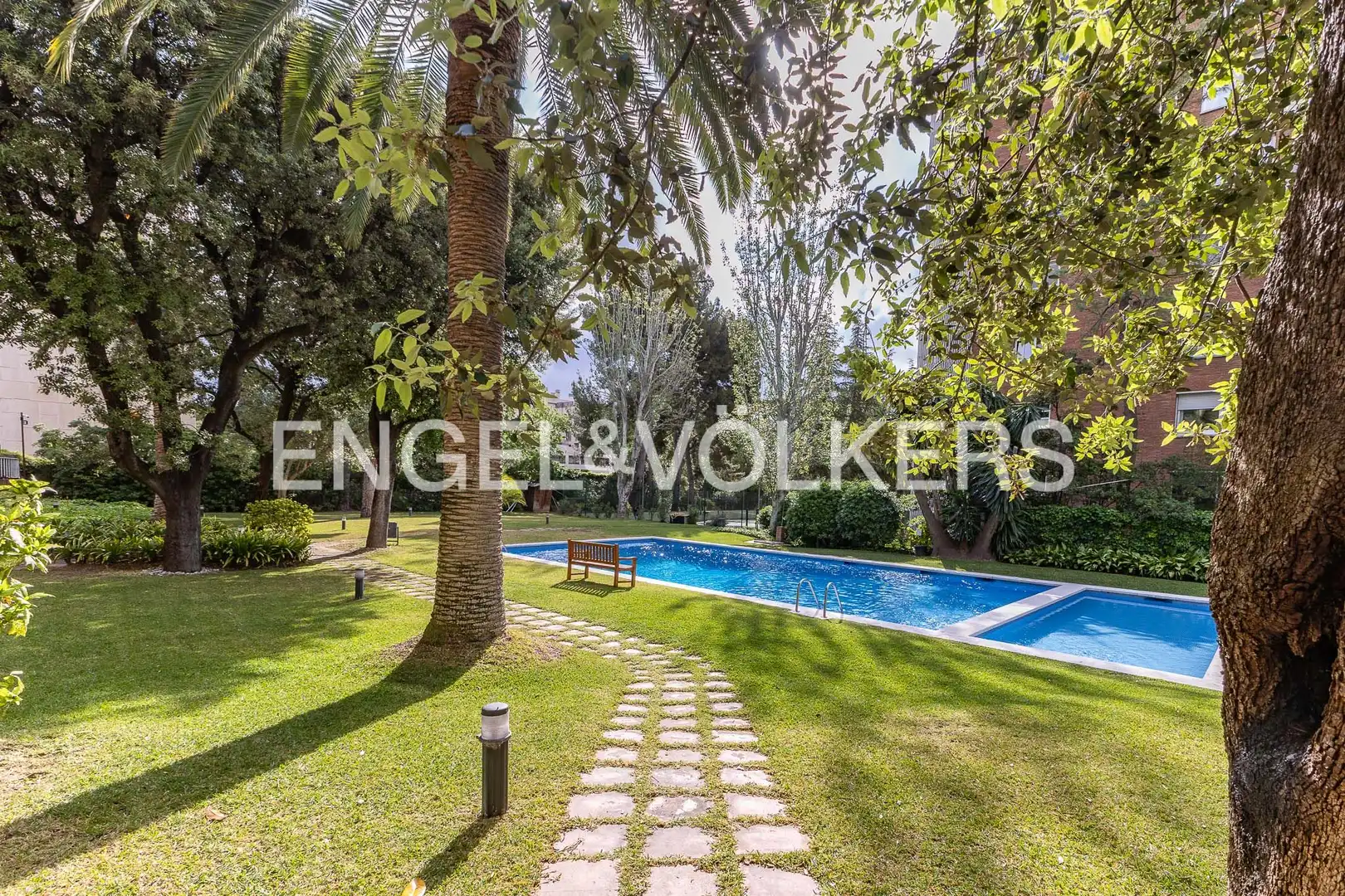Piscina de Piso en venta en Barcelona con Aire acondicionado, Calefacción y Jardín privado
