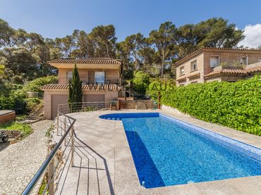 Xalet amb piscina en venda a Avinguda Pau Casals