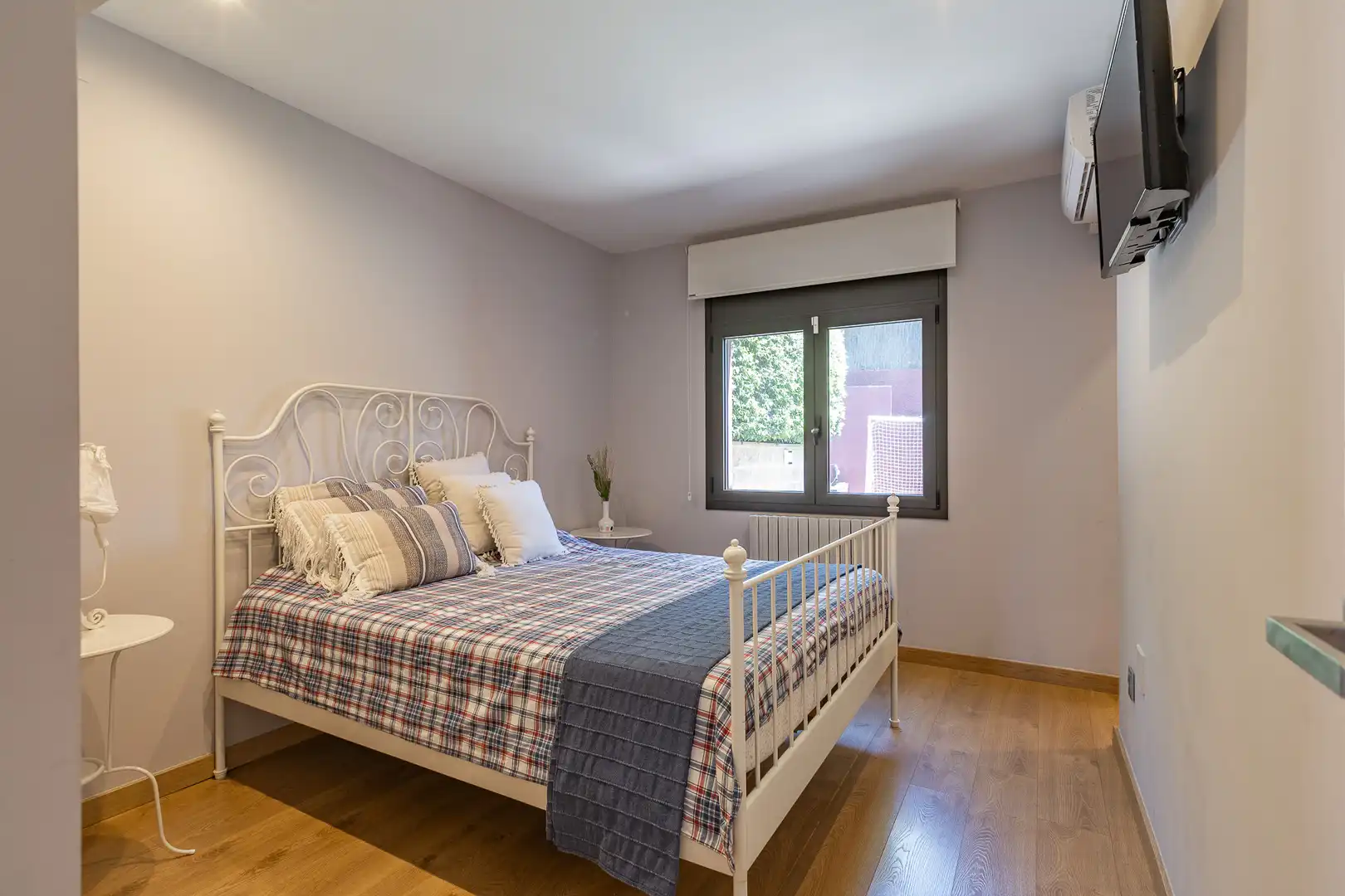 Dormitori de Casa o xalet en venda en Castellar del Vallès amb Aire condicionat, Calefacció i Jardí privat