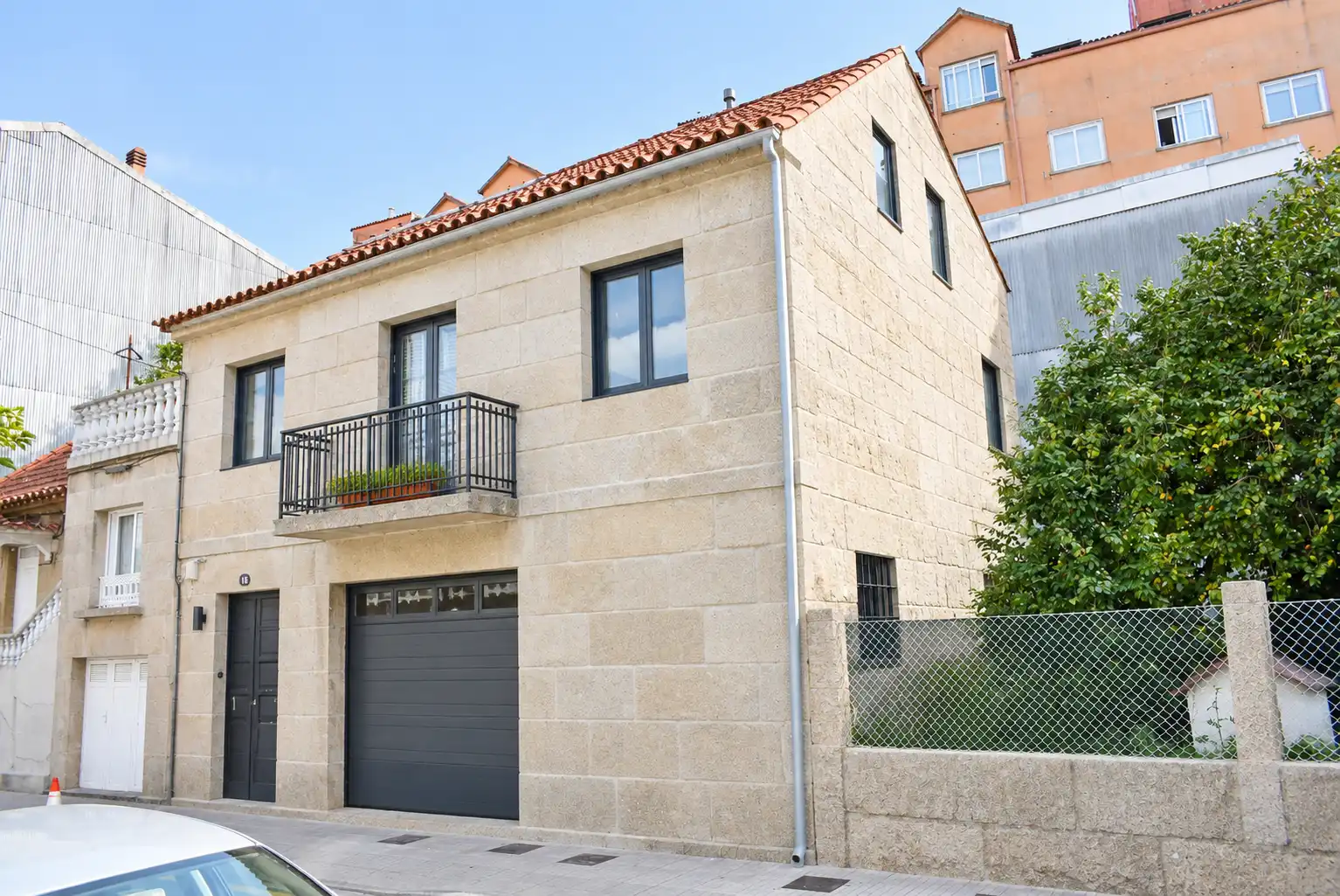 Exterior view of Houses for sale in A Parda