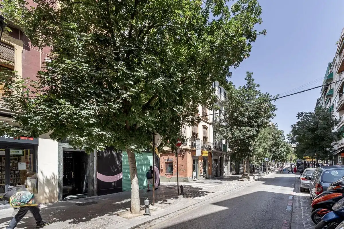 Vista exterior de Àtic en venda en Granada amb Aire condicionat, Terrassa i Forn