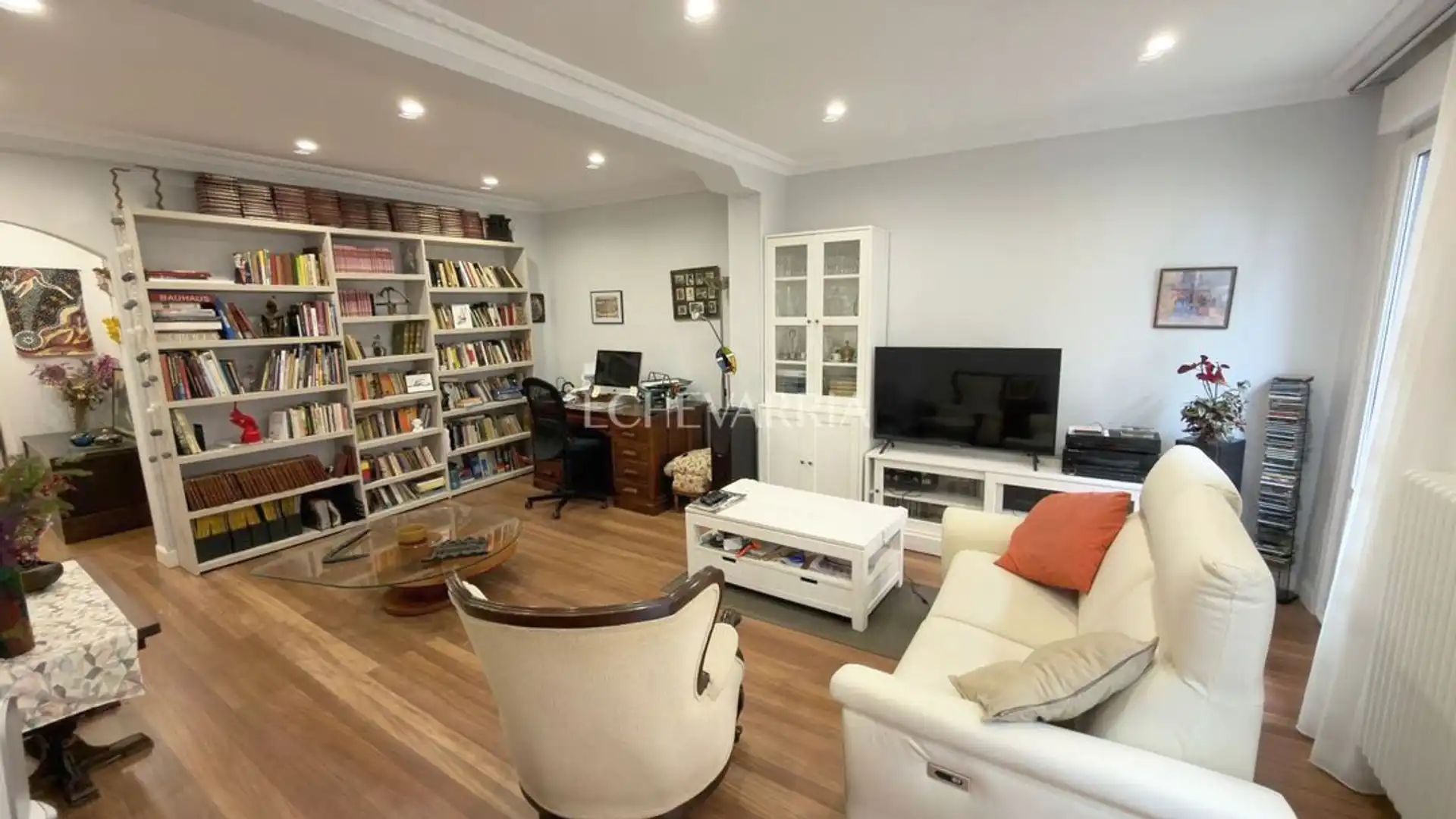 Sala de estar de Piso en venta en Bilbao  con Calefacción y Balcón