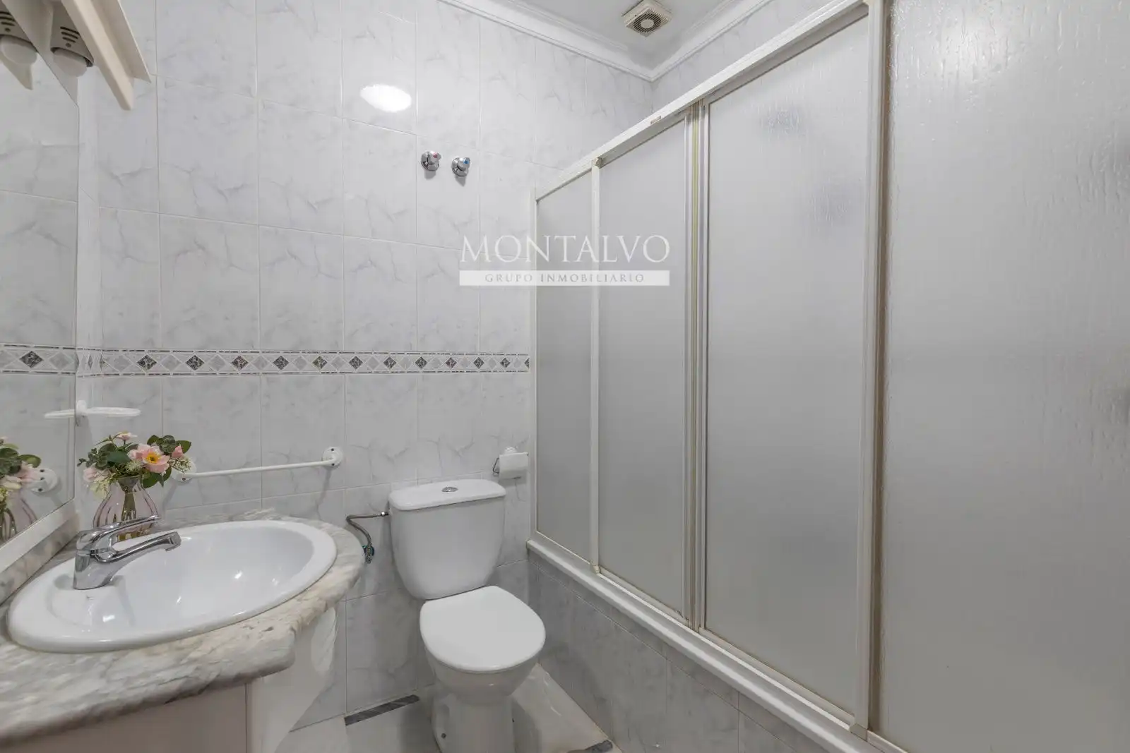 Badezimmer von Wohnung zum Verkauf in Atarfe