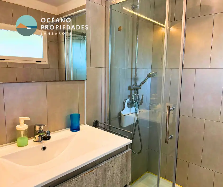 Baño de Estudio en venta en Teguise con Piscina comunitaria