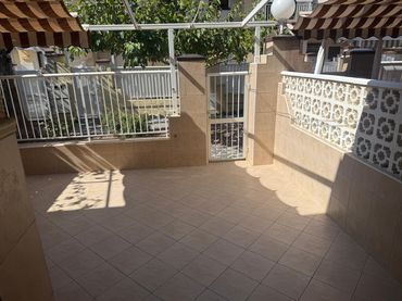 Bungalow con balcón en venta en Avenida ZARAGOZA