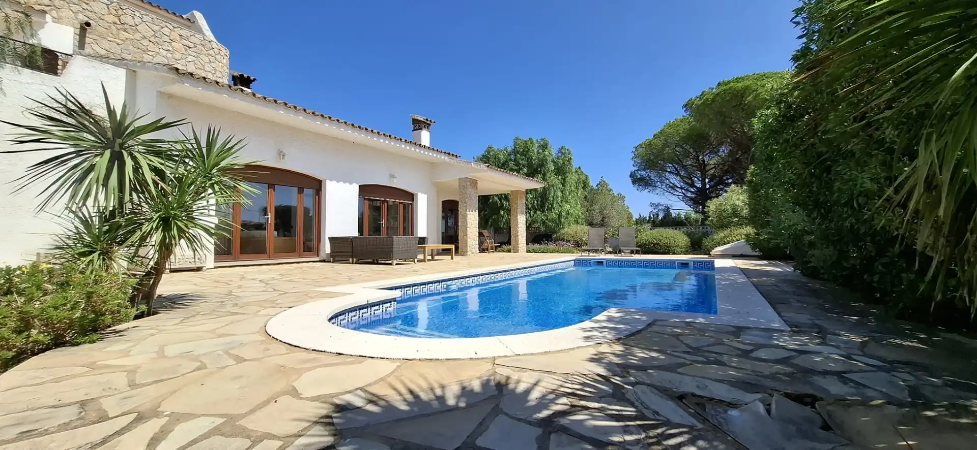 Casa amb piscina en venda a Avinguda de la diversitat
