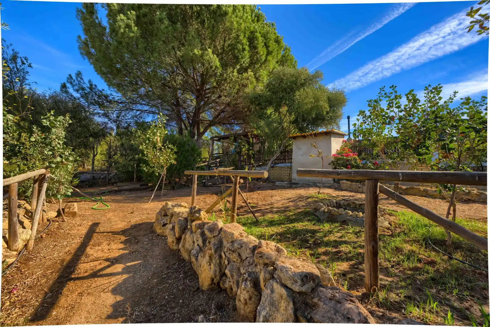 Jardín de Casa o chalet en venta en Sanlúcar la Mayor con Aire acondicionado, Jardín privado y Trastero
