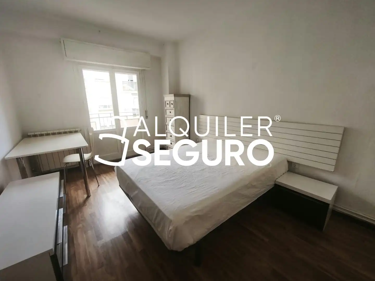 Schlafzimmer von Wohnung zur Miete in Zaragoza mit Heizung, Terrasse und Möbliert