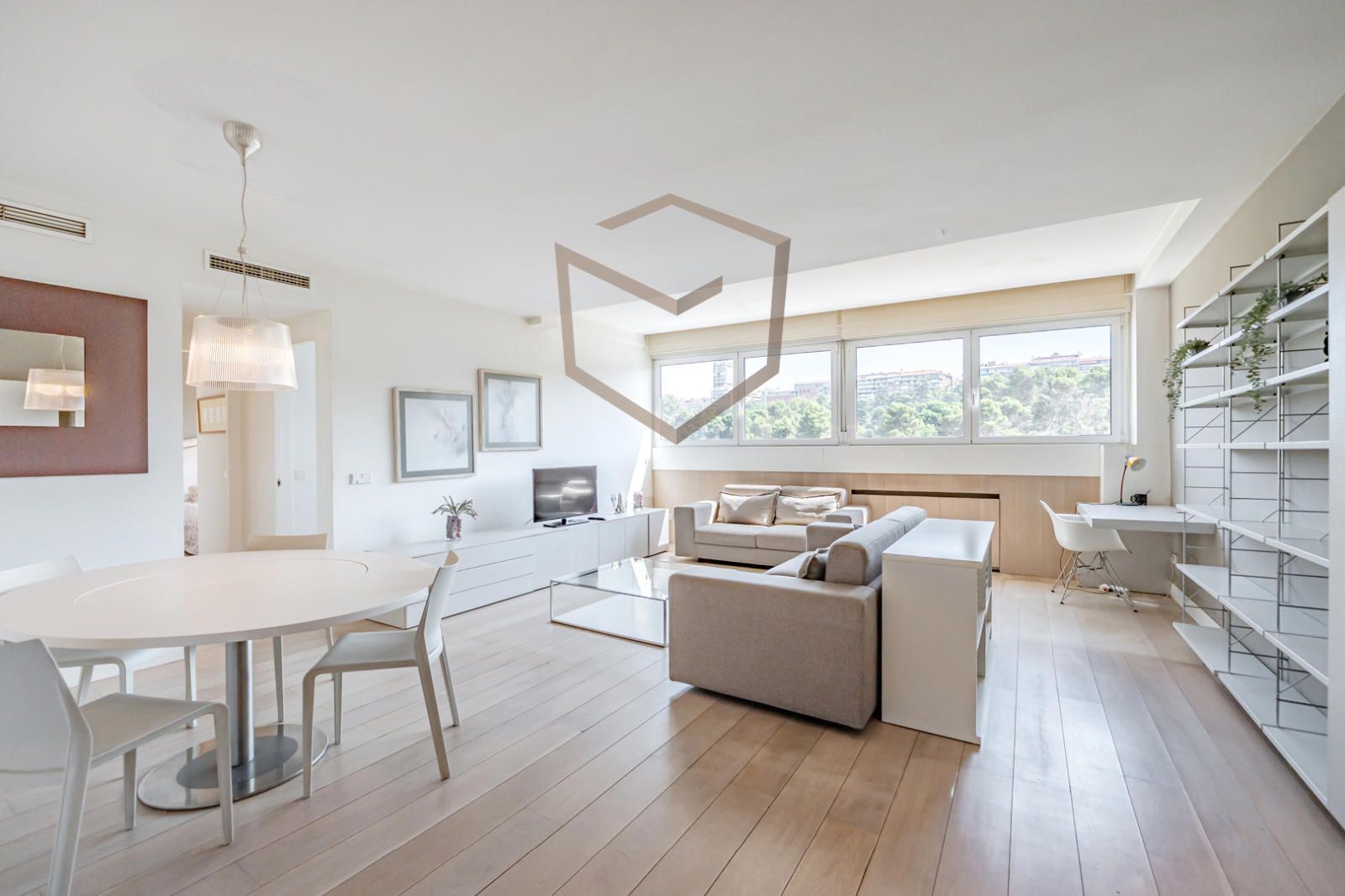 Living room of Flat for sale in  Madrid Capital  with Air Conditioner, Heating and Parquet flooring