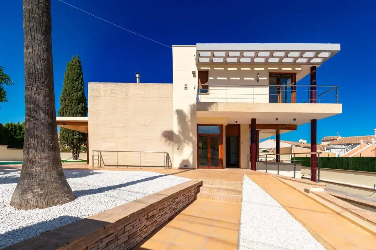 Vista exterior de Casa o chalet en venta en L'Alfàs del Pi con Aire acondicionado, Jardín privado y Terraza