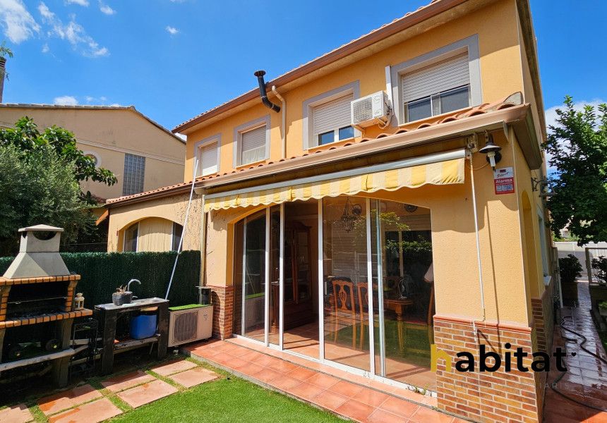 Exterior view of House or chalet for sale in Cambrils  with Air Conditioner, Private garden and Terrace