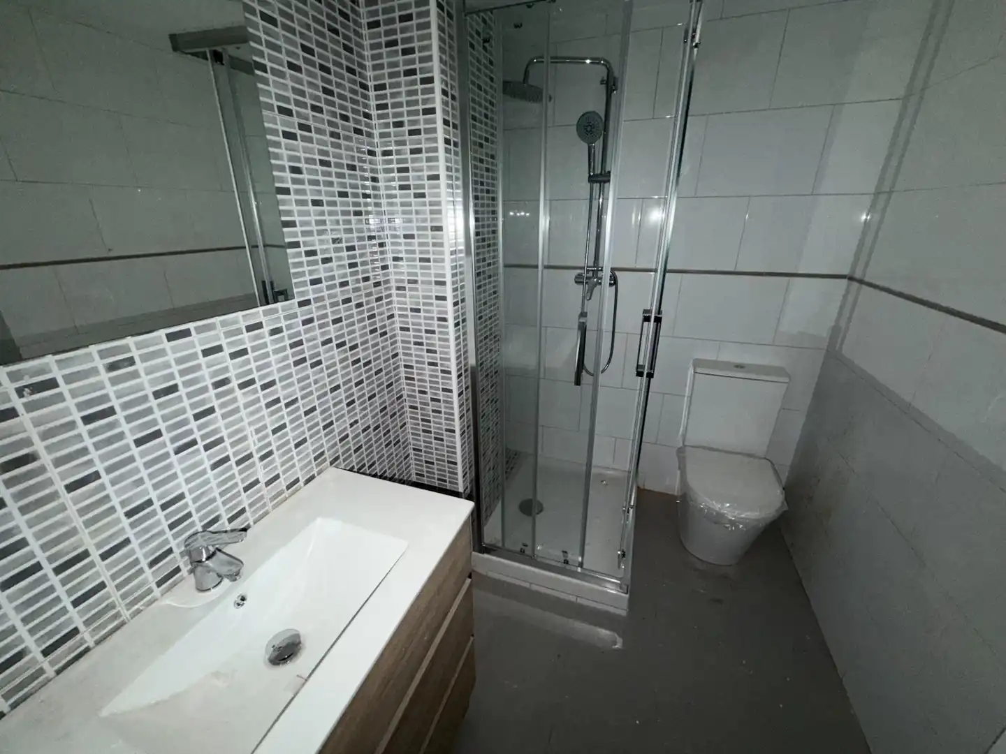 Bathroom of Flat for sale in Lleida  with Air Conditioner, Heating and Furnished