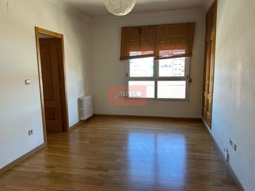 Piso con balcón en alquiler en Valle Inclán