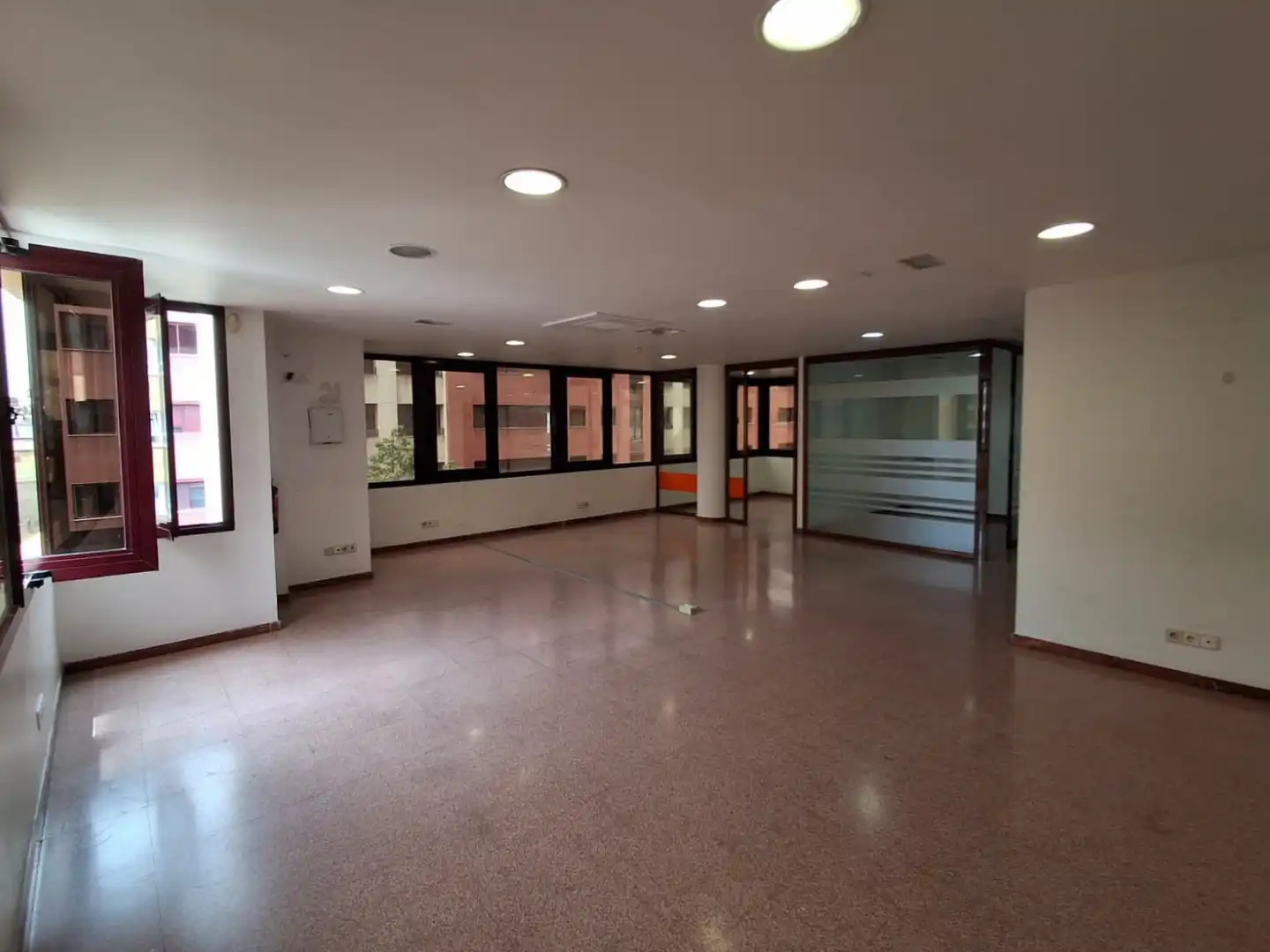 Büro zur Miete in Las Palmas de Gran Canaria mit Klimaanlage und Heizung