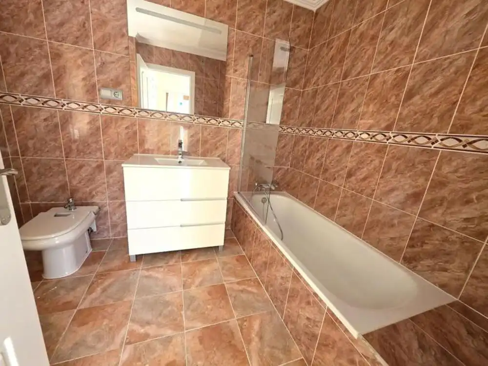 Bany de Casa o xalet en venda en Marbella amb Aire condicionat, Jardí privat i Terrassa