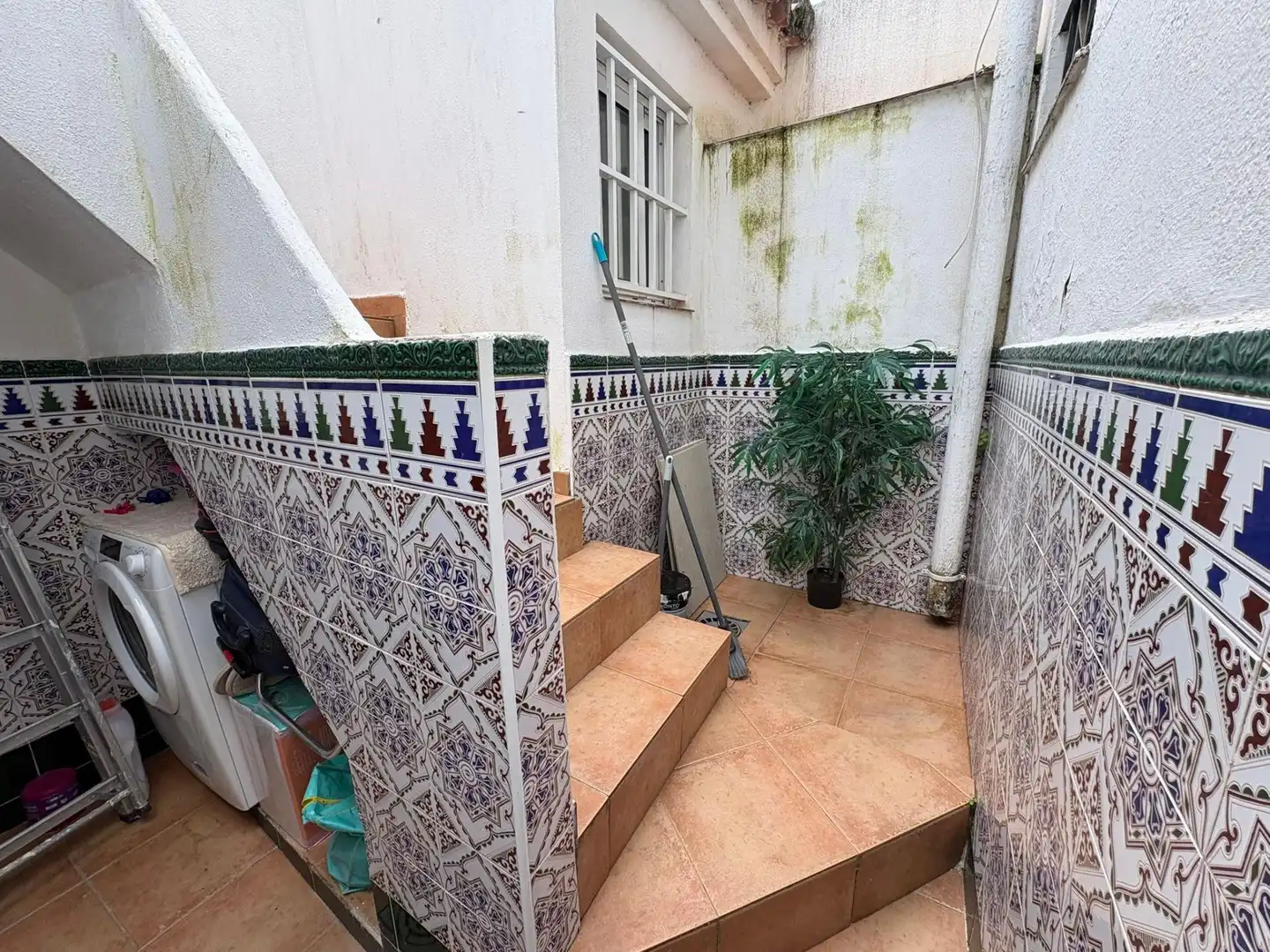 Balcony of Houses for sale in Algeciras  with Air Conditioner