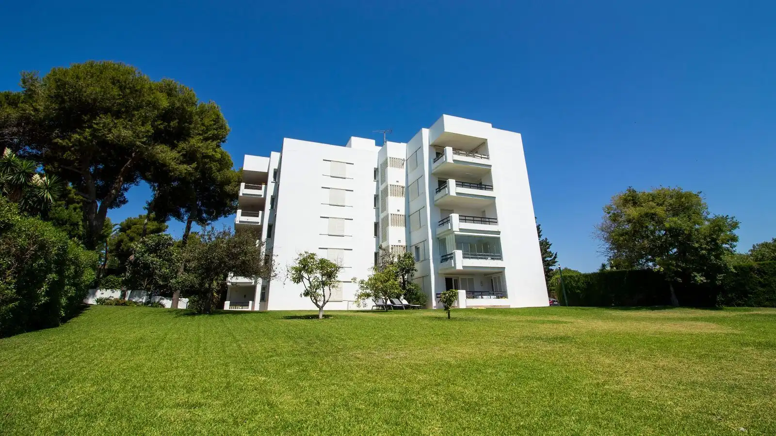 Vista exterior de Piso en venta en Marbella con Aire acondicionado, Terraza y Amueblado