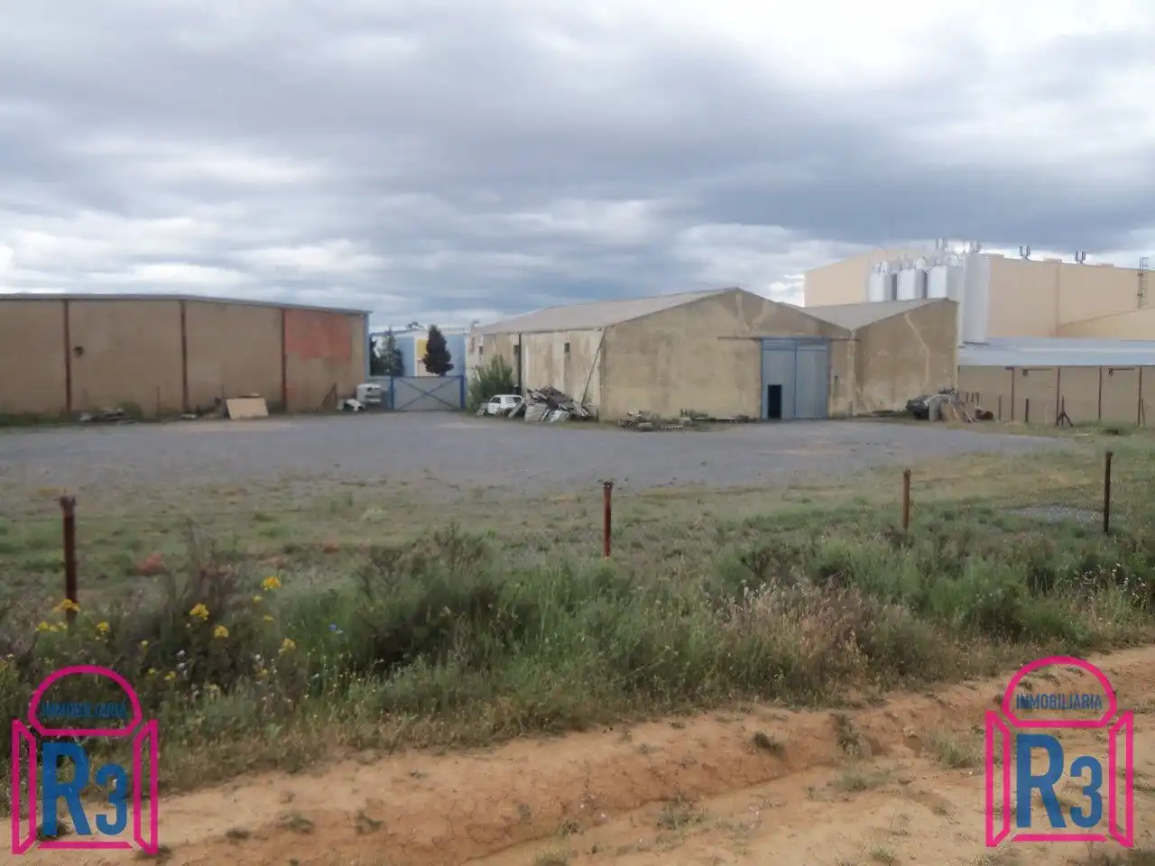 Vista exterior de Nave industrial en venta en Valdefresno