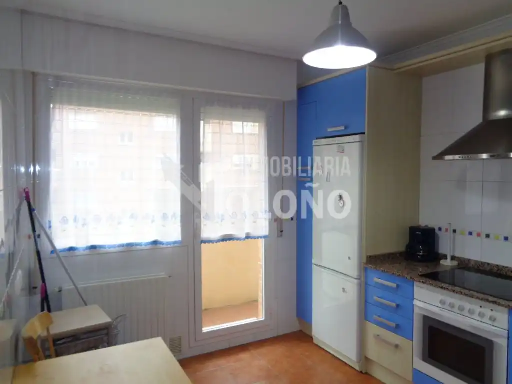 Cocina de Apartamento en venta en Haro con Calefacción, Parquet y Trastero