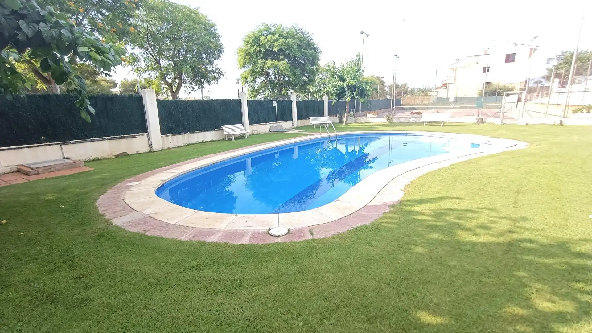 Piscina de Casa adosada en venta en Cunit con Jardín privado, Parquet y Terraza