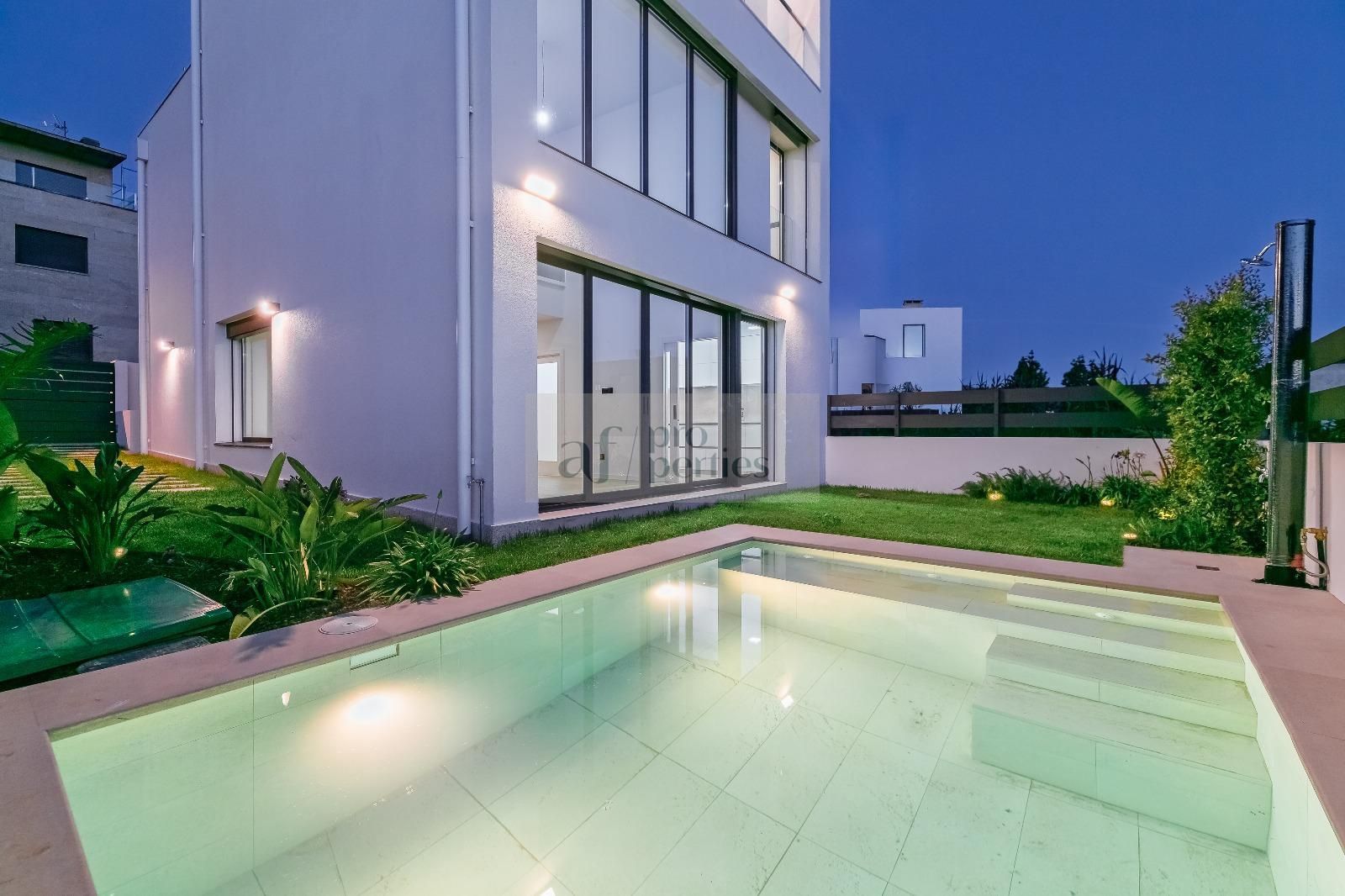 Piscina de Casa o xalet en venda en Vigo  amb Calefacció, Terrassa i Piscina