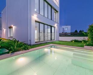 Piscina de Casa o xalet en venda en Vigo  amb Calefacció, Terrassa i Piscina
