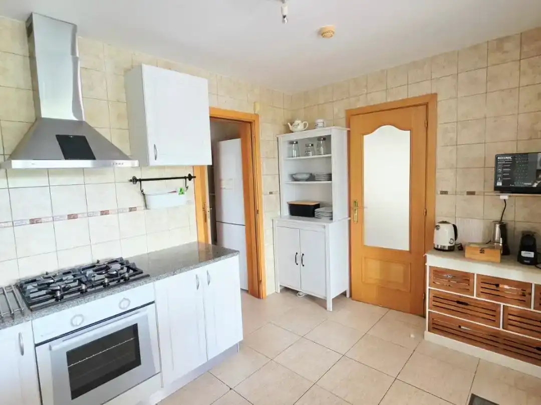 Küche von Wohnung zur Miete in Gata de Gorgos mit Klimaanlage, Privatgarten und Schwimmbad