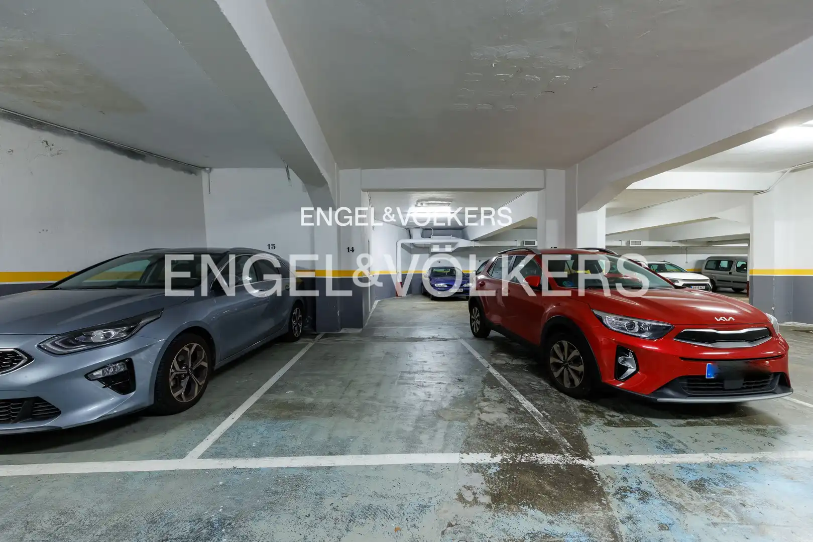 Parking de Piso en venta en Vigo  con Calefacción, Terraza y Balcón