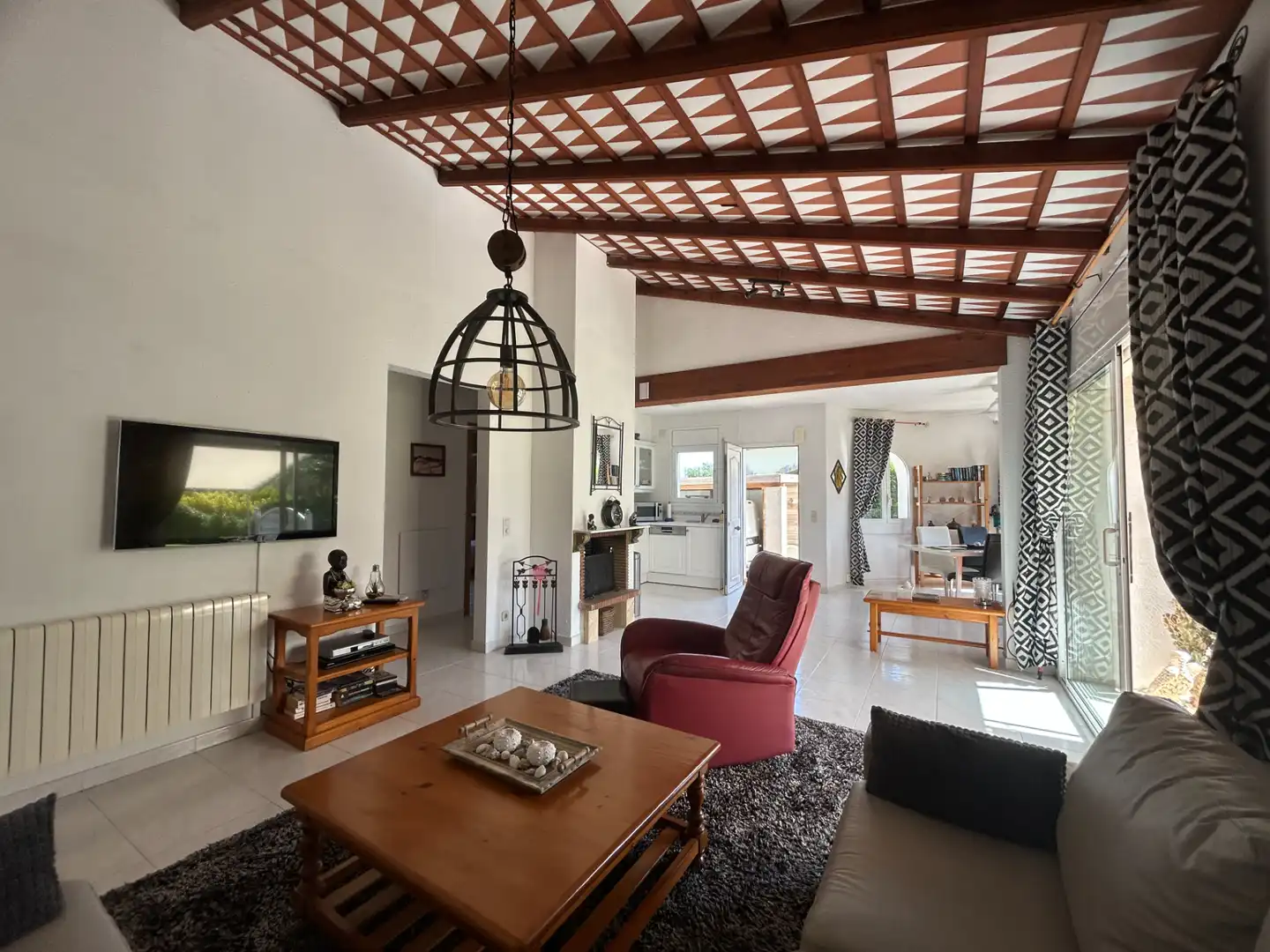Sala de estar de Casa adosada en venta en Torroella de Fluvià con Aire acondicionado, Calefacción y Jardín privado