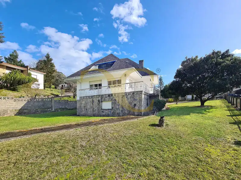 Vista exterior de Casa o xalet en venda en Villaviciosa amb Calefacció, Jardí privat i Terrassa