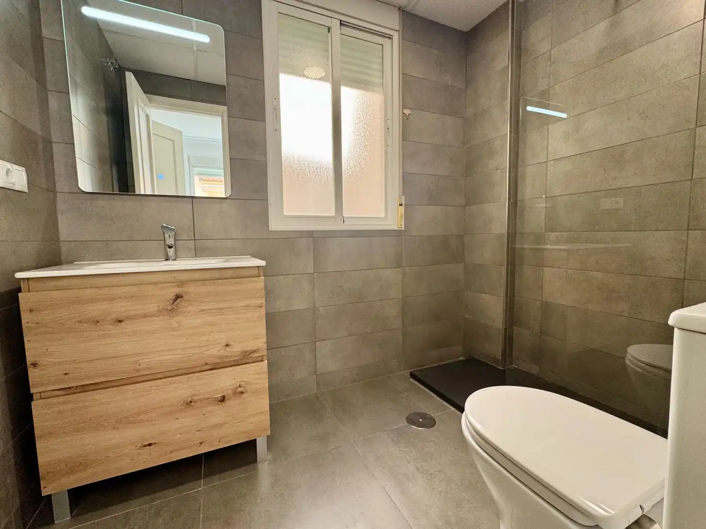 Bathroom of Apartments for rent in Armilla  with Furnished