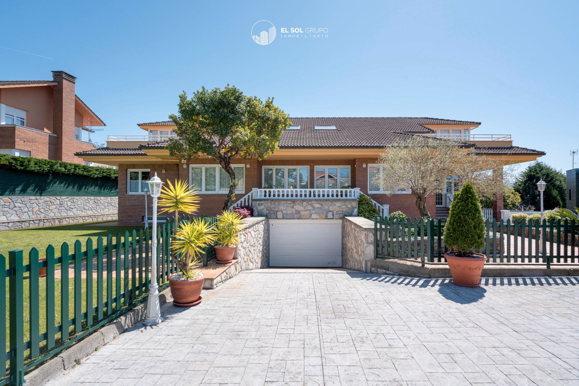 Exterior view of House or chalet for sale in Gijón   with Heating, Private garden and Parquet flooring