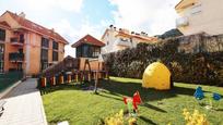 Jardí de Dúplex en venda en San Lorenzo de El Escorial amb Piscina