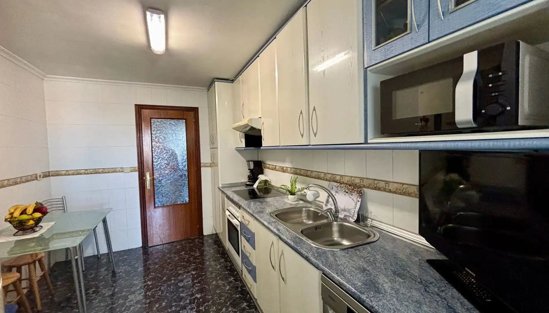 Küche von Wohnung zum Verkauf in Cartagena mit Klimaanlage, Terrasse und Möbliert
