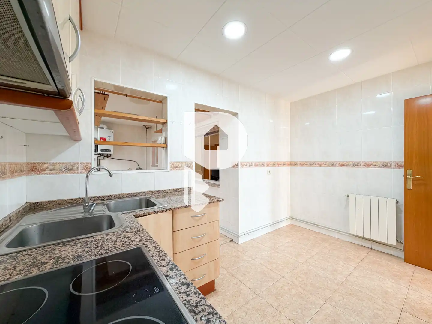 Cocina de Piso en venta en Sant Joan Despí con Calefacción, Terraza y Horno