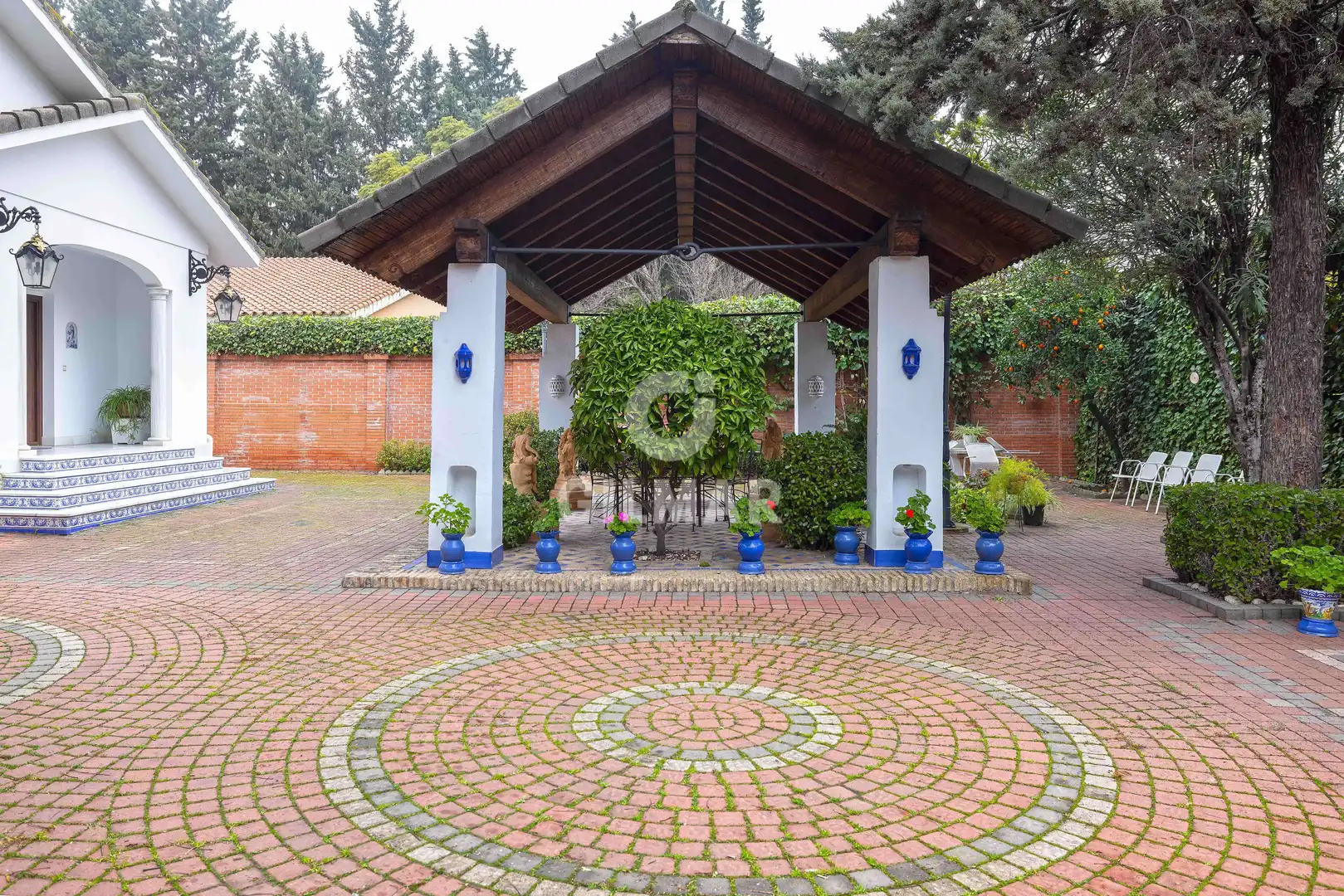 Garden of Houses for sale in  Sevilla Capital  with Heating and Private garden