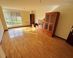 Living room of Flat to rent in Avilés  with Heating, Parquet flooring and Storage room